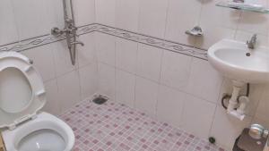 Koupelna v ubytování Hai Long Vuong Hotel
