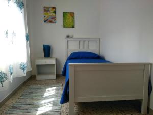 A bed or beds in a room at Appartamento Il Mandorlo - Custonaci
