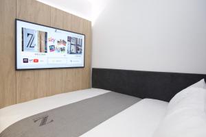 Een bed of bedden in een kamer bij The Z Hotel Tottenham Court Road
