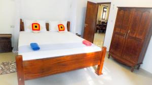 Postel nebo postele na pokoji v ubytování Villa Tanzanite Hikkaduwa