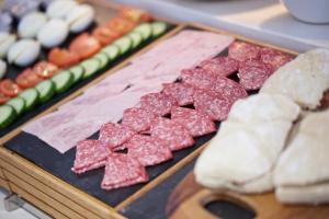Eten bij of ergens in de buurt van het hotel


