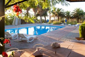 Bazén v ubytovaní La casa tra i limoni di Rosmarino Park IT083O84B59CP6PX5J alebo v jeho blízkosti