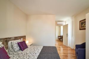 a bedroom with a bed with purple pillows at Up Estalagem dos Padres in Albergaria-a-Velha