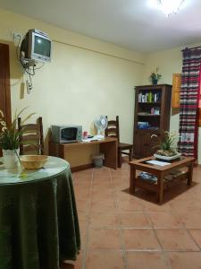 TV a/nebo společenská místnost v ubytování Hostal Pampaneira