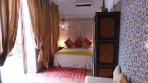 Ένα ή περισσότερα κρεβάτια σε δωμάτιο στο Riad Dar Zouhour