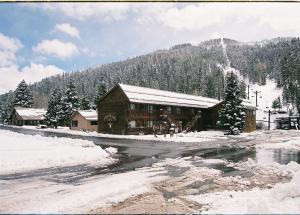 Copper King Lodge during the winter