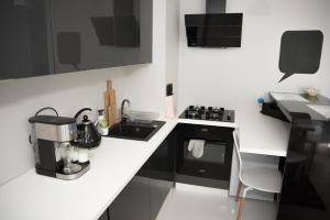 Kuchyň nebo kuchyňský kout v ubytování Apartament Soft 11