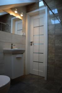 Koupelna v ubytování Apartmány Charlie + 29 fotografií