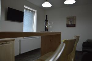 TV a/nebo společenská místnost v ubytování Apartmány Charlie