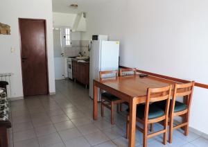 Kuchyň nebo kuchyňský kout v ubytování IRUPÉ APART HOTEL