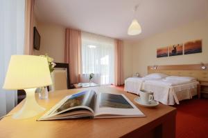 Łóżko lub łóżka w pokoju w obiekcie Hotel Łaziska