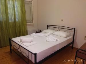 Postel nebo postele na pokoji v ubytování Manousos apartment