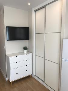 Televízia a/alebo spoločenská miestnosť v ubytovaní Central Torremolinos Studio