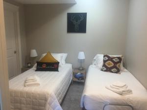 a room with two beds with towels on them at Misty Ridge Retreat B&B in Foothills