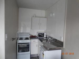 Kuchyň nebo kuchyňský kout v ubytování Ambassador Motel