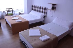 Posteľ alebo postele v izbe v ubytovaní ArArAt Hostel
