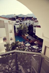 Bazén v ubytování Two Seas Hotel nebo v jeho okolí