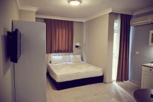 Postel nebo postele na pokoji v ubytování Two Seas Hotel
