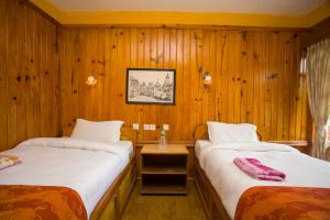 Ein Bett oder Betten in einem Zimmer der Unterkunft Langtang View Nagarkot Bed and Breakfast