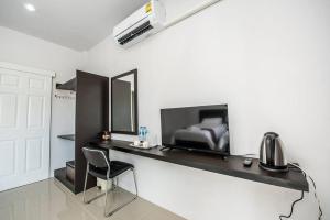 Televisyen dan/atau pusat hiburan di Mr.T Kamala Room