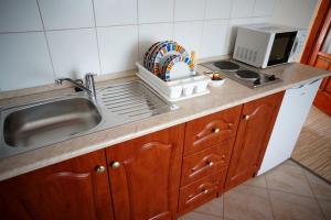 Kuchyň nebo kuchyňský kout v ubytování Borka Apartman