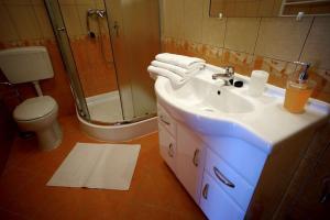 Koupelna v ubytování Borka Apartman