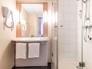 Koupelna v ubytování ibis Issoire