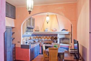 a kitchen with an archway in the middle of a room at Dimora Storica Castello Otranto in Otranto