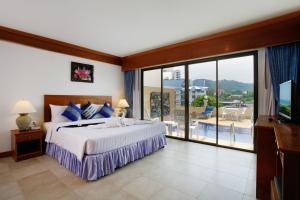 Postel nebo postele na pokoji v ubytování Jiraporn Hill Resort + 34 fotografií