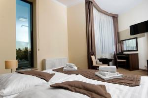 Łóżko lub łóżka w pokoju w obiekcie Hotel Forum Fitness Spa & Wellness