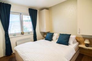 Katil atau katil-katil dalam bilik di Apartmány Milovice