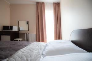 Postel nebo postele na pokoji v ubytování Villa Przy Plazy w Trzesaczu