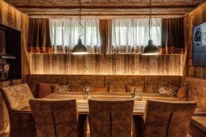 Ein Sitzbereich in der Unterkunft BelArosa Suiten & Wellness