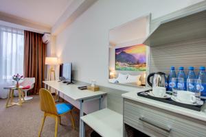 Kuchyň nebo kuchyňský kout v ubytování Hotel Bridges Bishkek