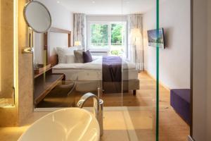 Letto o letti in una camera di Waldhotel Stuttgart