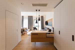 a living room with a desk and a couch at Klinglhuber Suites in Krems an der Donau