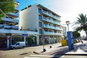 a building on a city street with a street light at Cofradia Penthouse in Alcudia
