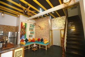Posezení v ubytování Mumbai Staytion Dorm- A Backpackers Hostel
