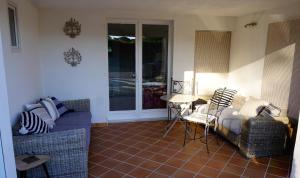 Ein Sitzbereich in der Unterkunft Lone Star House