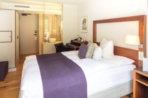 Letto o letti in una camera di Waldhotel Stuttgart