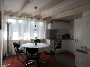 a kitchen with a table and chairs in a room at Haus Ulmer in Meersburg