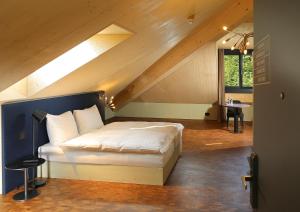 A bed or beds in a room at Weissbad Lodge