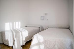 Cama o camas de una habitación en Alojamientos Teatro