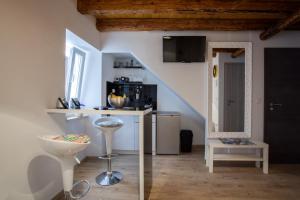 Televízia a/alebo spoločenská miestnosť v ubytovaní Guest House Blue