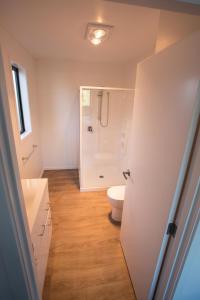 Bagno di 4 - Charming Space, Just a Stone Throw from Central Wanaka