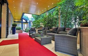 A seating area at Central Park Hotel Modena