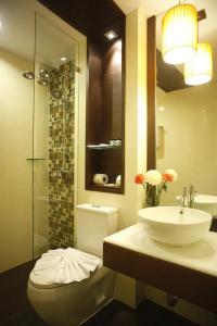 Koupelna v ubytování Suvarnabhumi Suite Hotel