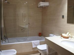 Ein Badezimmer in der Unterkunft Hotel Peninsular