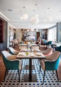 Posezení v ubytování Le Manoir Hôtel