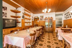 Restaurant ou autre lieu de restauration dans l'établissement Rooms Vanda & Frane